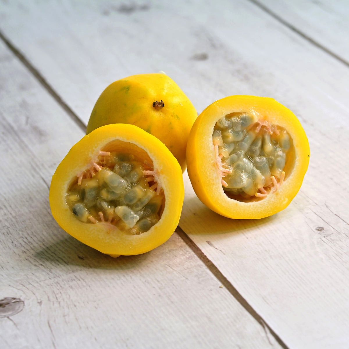 Yellow Passion Fruit Seeds – Vine Passiflora Edulis Flavicarpa Golden Passionfruit Purple & White Flower – photo 11