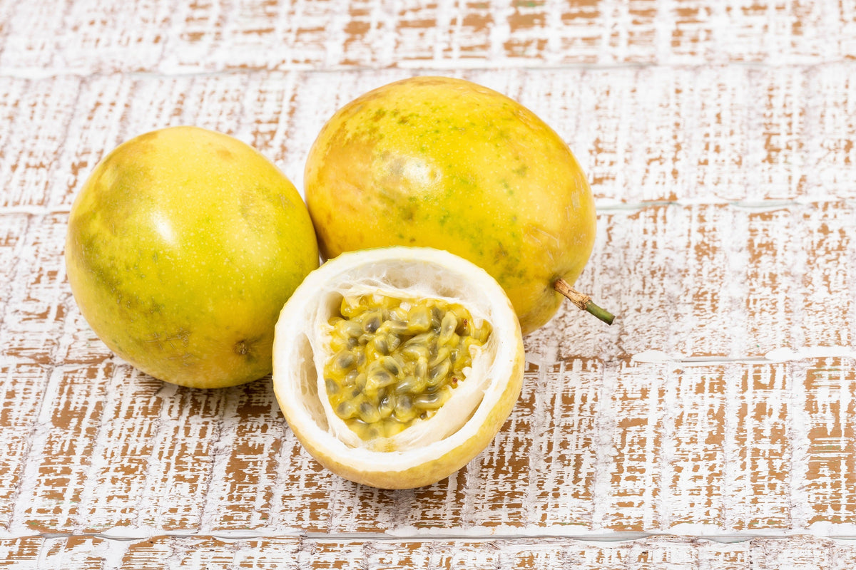Yellow Passion Fruit Seeds – Vine Passiflora Edulis Flavicarpa Golden Passionfruit Purple & White Flower – photo 3